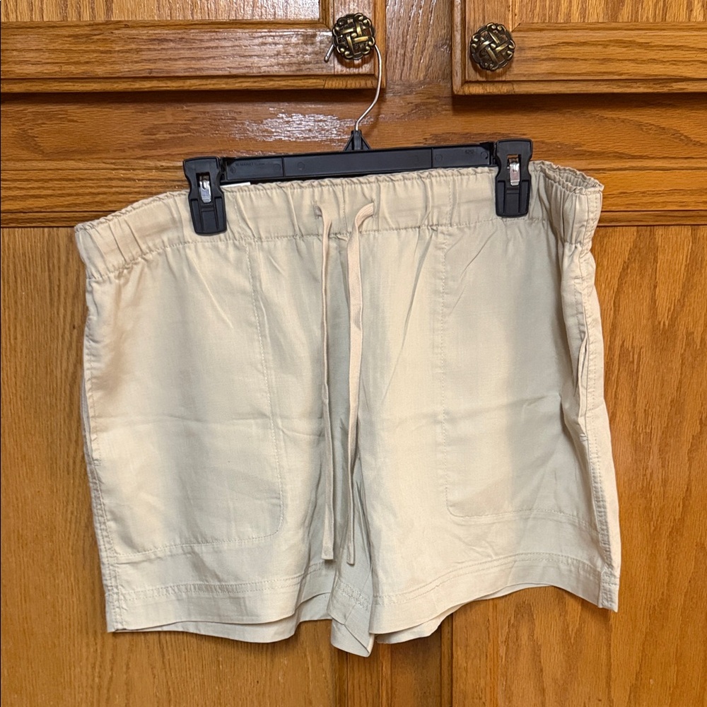 Hilary Radley Women's Tan Cargo Shorts